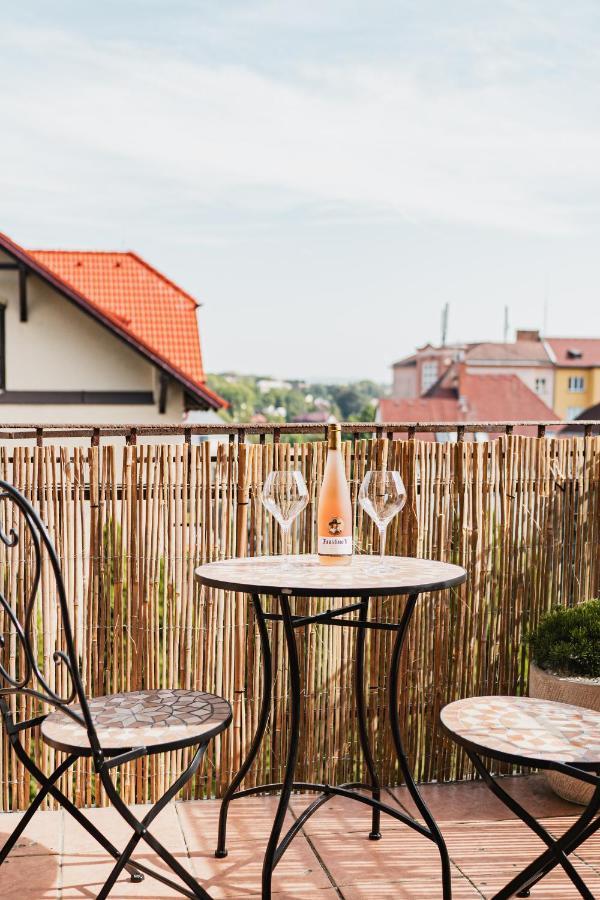 Executive 2-Bdrm Central Suite Ústí nad Labem Dış mekan fotoğraf